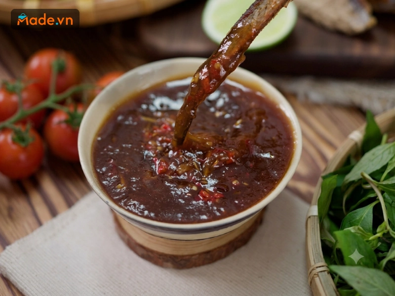 Bát nước mắm me đường có các vị chua, cay, mặn ngọt ngon khó cưỡng