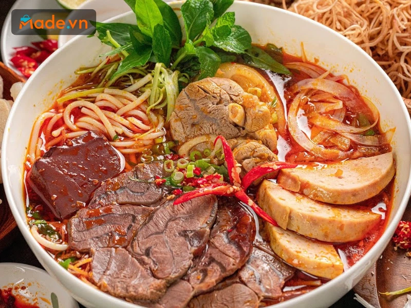 Bún bò Huế được xem là món ăn biểu trưng của vùng đất cố đô