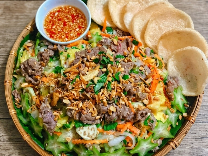 Món gỏi bò bóp thấu là điểm nhấn hương vị hấp dẫn khó quên cho bữa ăn gia đình