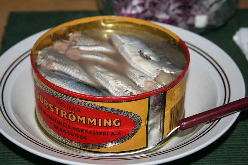 Món Surstromming của người Thụy Điển