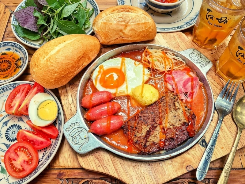 Một chảo bánh mì chấm cung cấp đủ dinh dưỡng cho ngày mới tràn đầy năng lượng