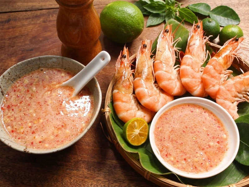 Muối sữa ớt đỏ có thể dùng chấm hải sản, lẩu, các món luộc đều rất ngon