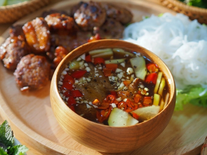 Nước mắm có đu đủ xanh và cà rốt giữ được độ giòn, ngon chuẩn vị khi ăn cùng chả nướng