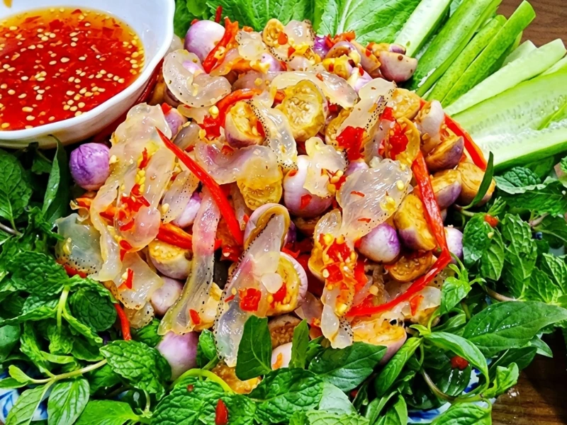 Sứa ngâm mắm nhĩ dai giòn, mặn mà bắt vị thích hợp thưởng thức trong những ngày chán cơm