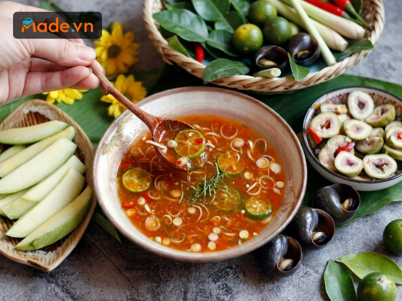 Thành phẩm là bát nước mắm chấm ốc chuẩn vị phố cổ Hà Nội