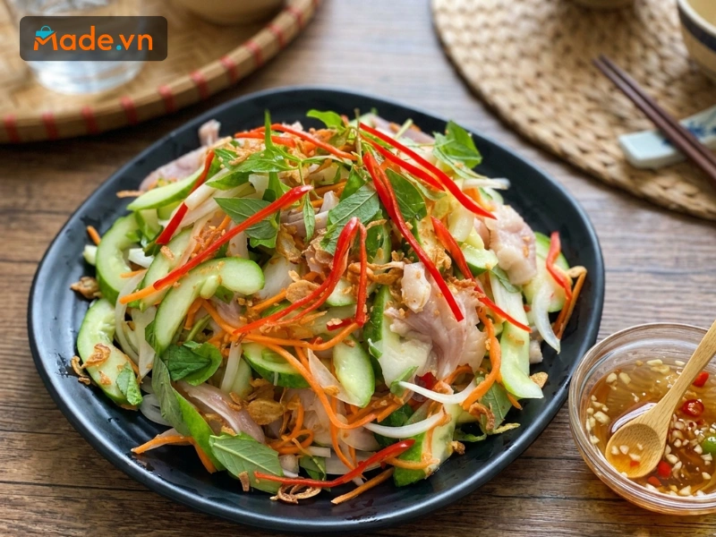 Thành phẩm là món gỏi tai heo giòn ngon khó cưỡng