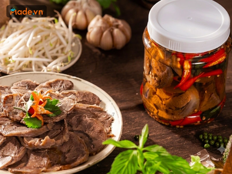 Thịt bắp bò ngâm mắm đậm đà kích thích vị giác mạnh mẽ.
